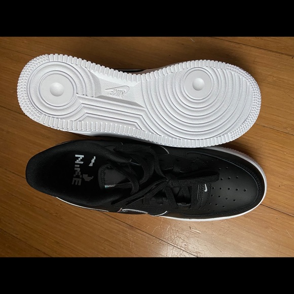 NIKE AIR FORCE ONE AF1 BLACK WHITE SILVER BQ7042 - Picture 11 of 12